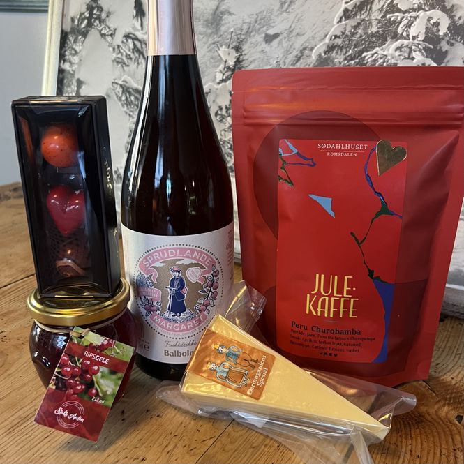 Hovedbilde Julepakken: kaffe, sprudlende, konfekt, lokalost ...